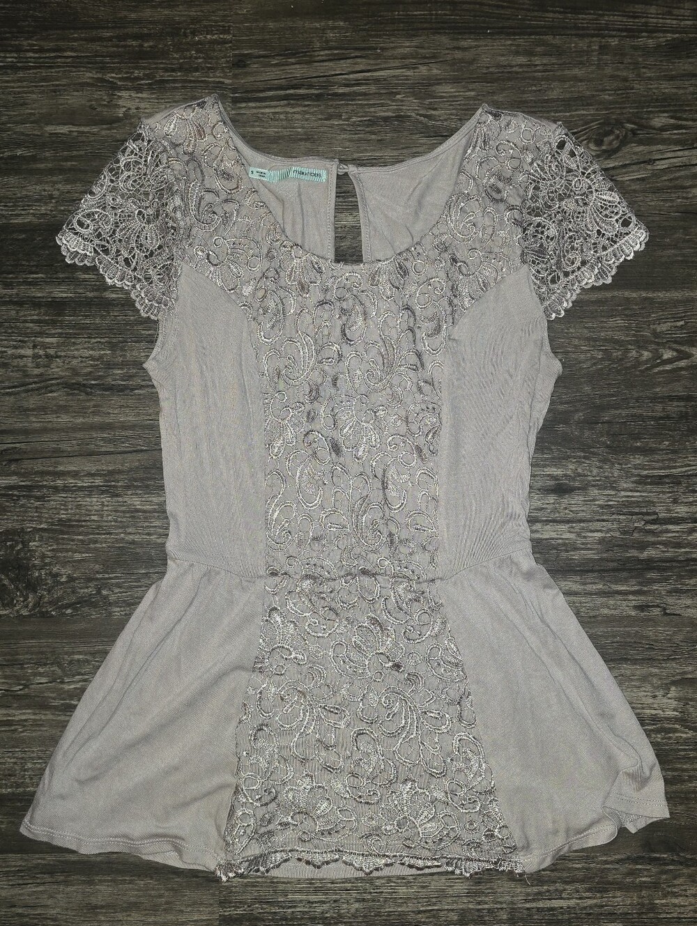💥4/$25 Maurices Light Gray Lace Front Peplum Top S